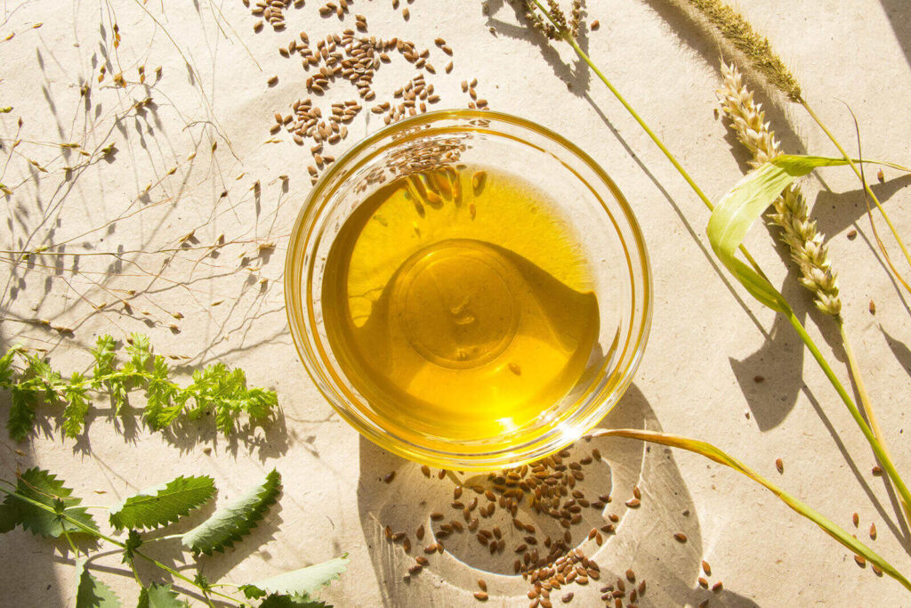 Óleo de linhaça omega 3 e sementes espalhadas